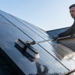 Pourquoi et comment entretenir ses panneaux solaires pour optimiser leur rendement
